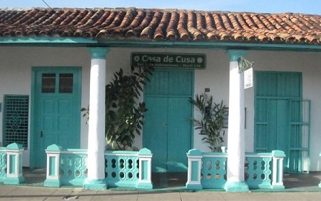 'Frente de la casa' Casas particulares are an alternative to hotels in Cuba.